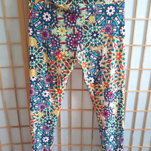 LULAROE LEGGINGS STRETCH BANDED MULTICOLOR KALEIDOSCOPE WOMENS SIZE TALL & CURVY - Picture 4 of 4